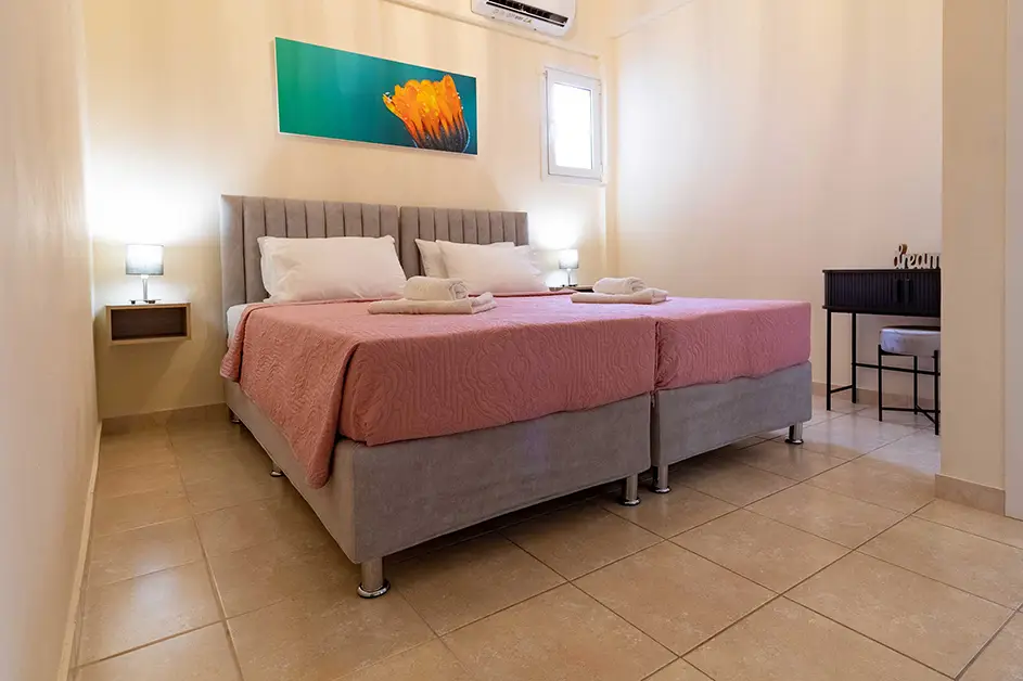 Twin Beds Tolo Apartment